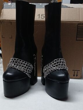 Lamoda Gothic Black Block Heel Platform Boots w/ Chain & Sword Charm Detail Sz 6